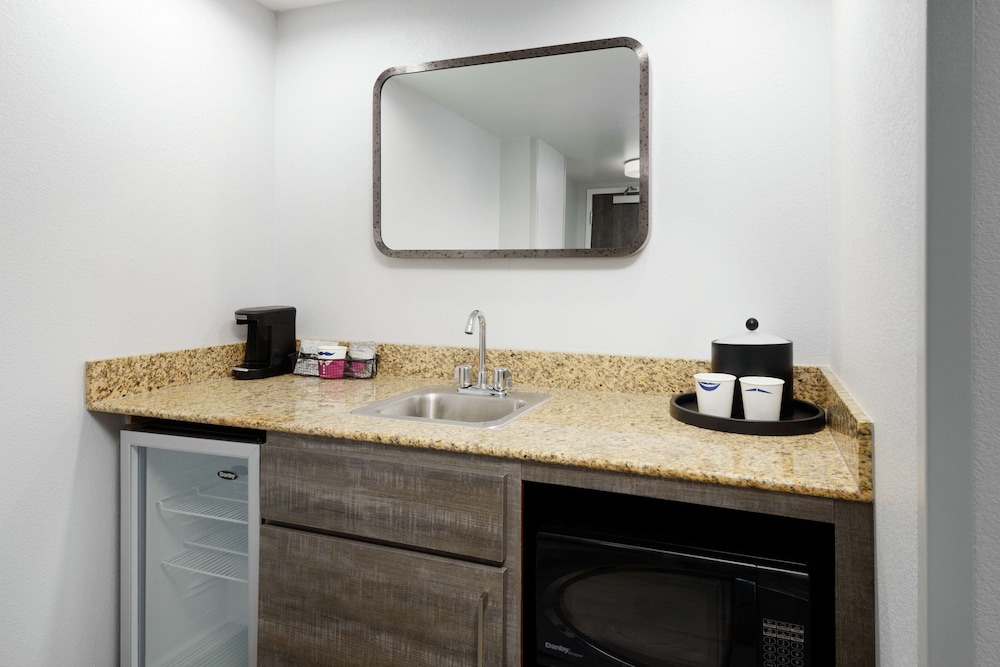 Hampton Inn & Suites Tampa Ybor City Downtown - photo 14