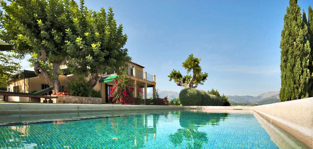 Finca Alzina - carbon neutral hotel in Selva