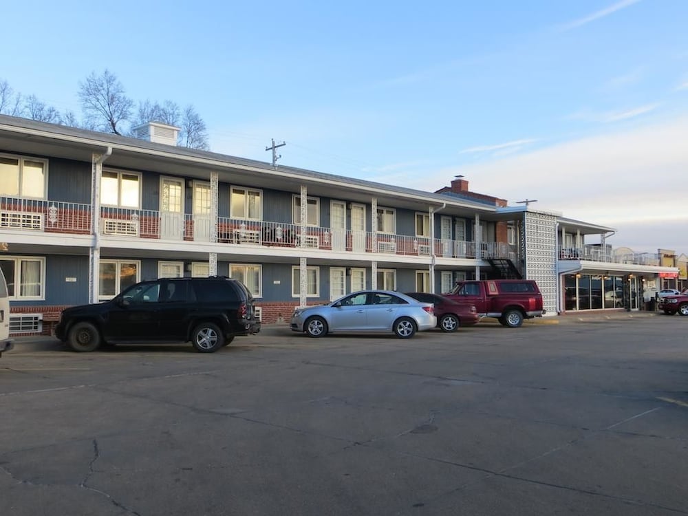 Midtown Western Inn - photo 13