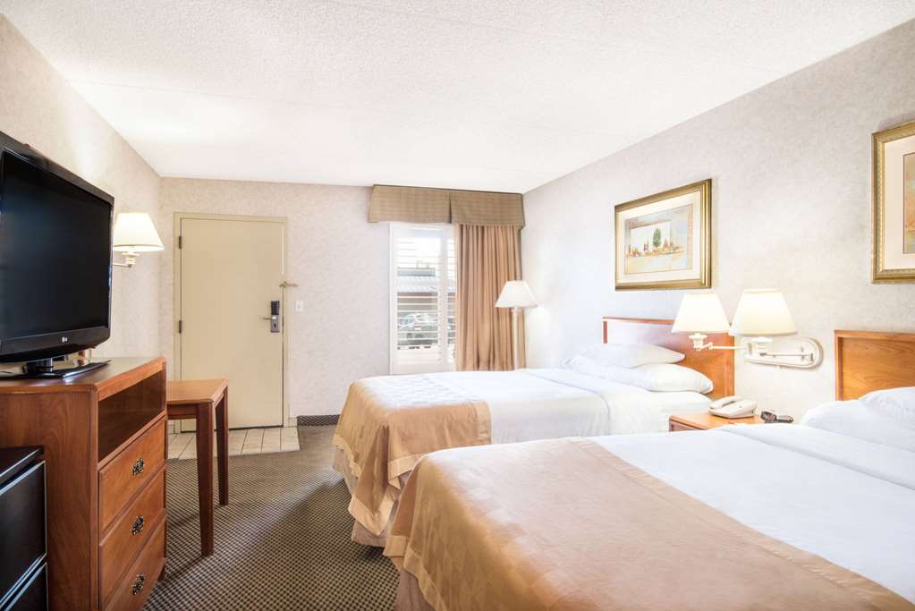 Travelodge by Wyndham Pueblo - photo 7