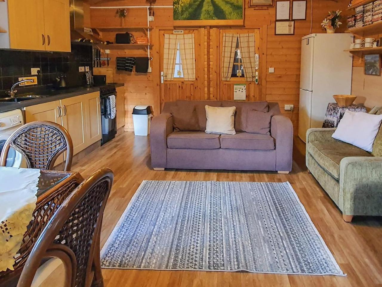 Hedgehog Meadows - carbon neutral hotel in Waverton