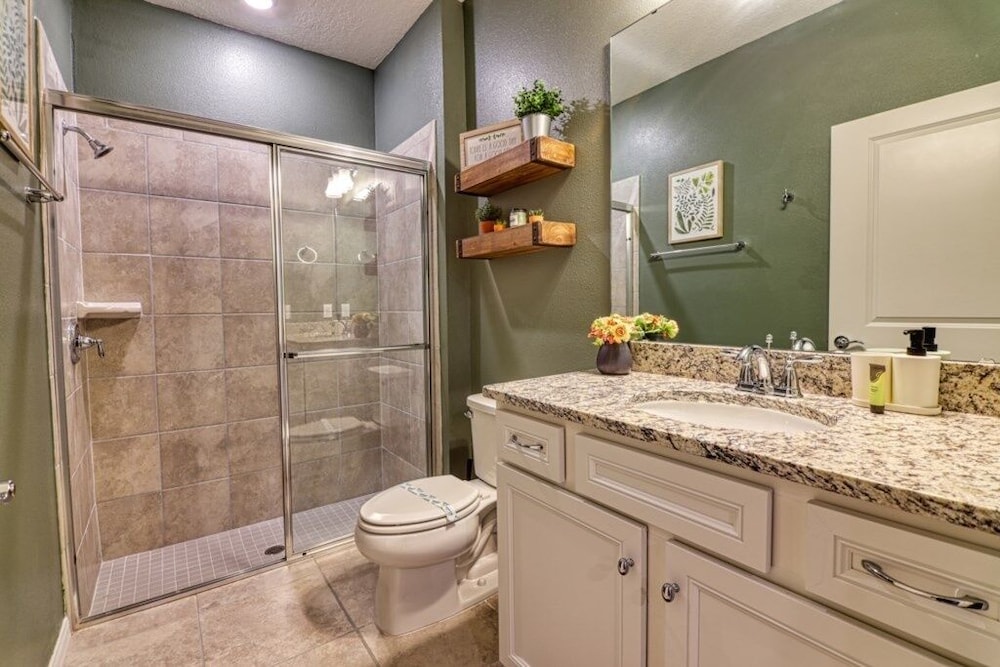Daniel's Townhome Getaway At Windsor Island Resort 5 Bedroom Townhouse by Redawning Davenport - photo 34