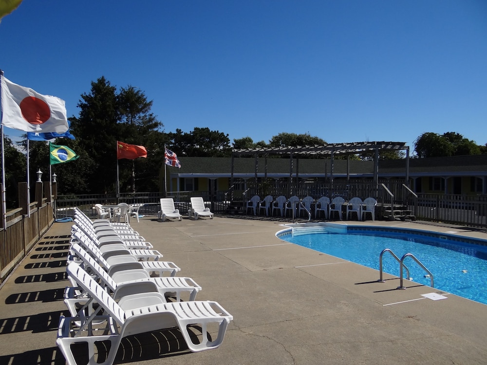 Jonathan Edwards Motel - photo 22
