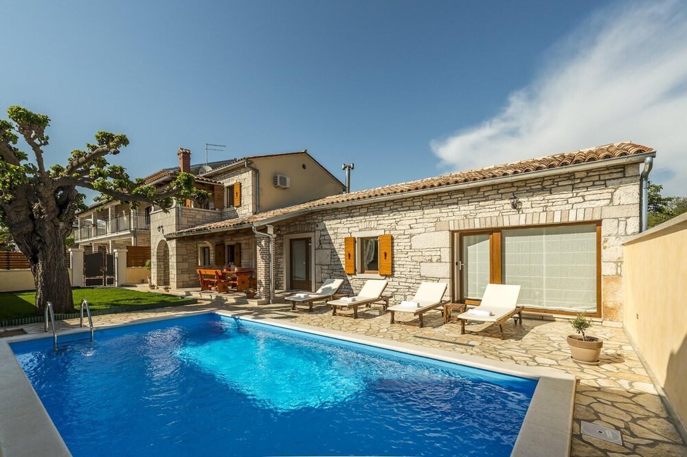 Villa Natale with Private Pool and Garden — 4-Star Luxury Hotel in Sveti Lovrec Pazenaticki, Croatia