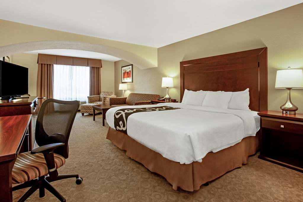 La Quinta Inn & Suites by Wyndham Bismarck - photo 30