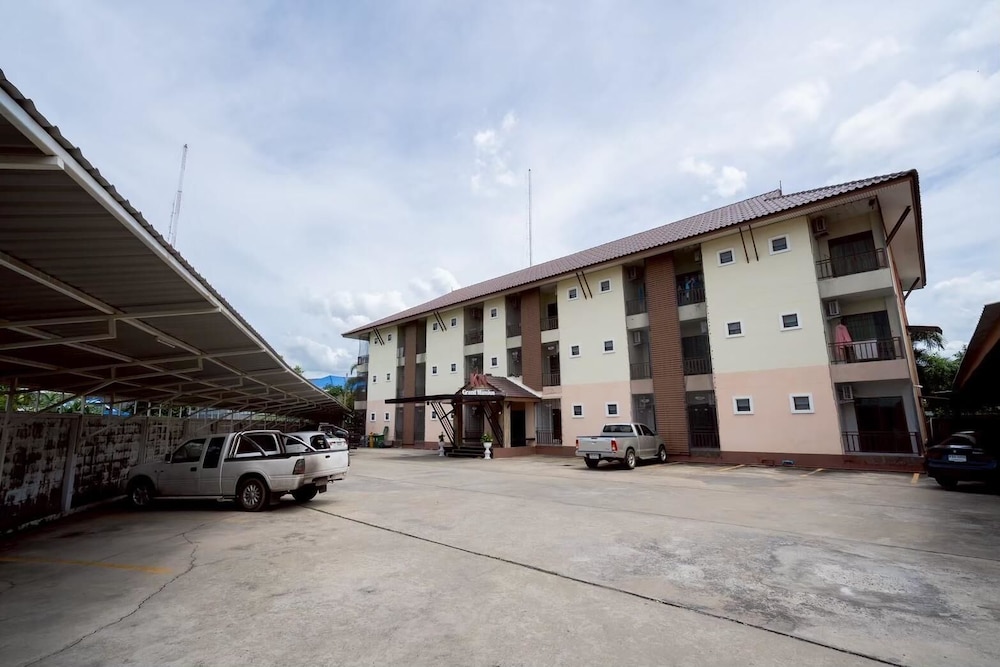 K.N. Grand Hotel — hotel in Nong Khae