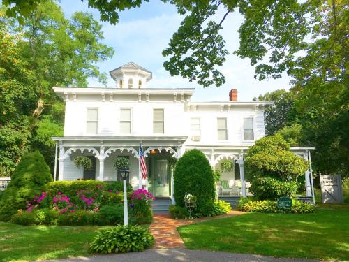 Quintessentials Bed and Breakfast and Spa — 5-Star Luxury Hotel in Long Island City, United States