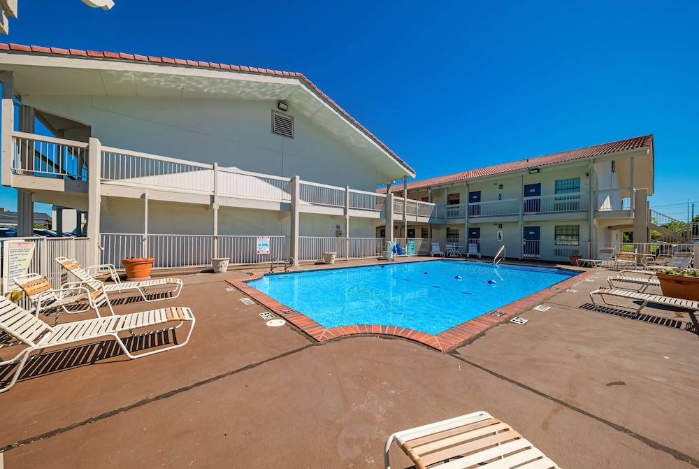Motel 6 Dallas TX Farmers Branch - photo 21