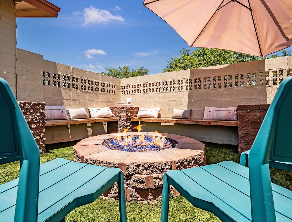 5br Sleeps 10 Hot Tub Fire Pit Games Walk To Asu — Tempe