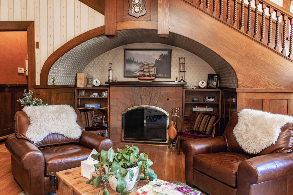Historic GG Barnum Mansion by Heirloom Boutique Collection - photo 96