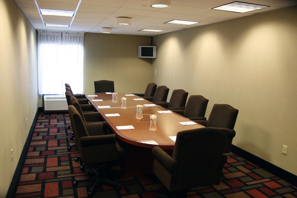 Hampton Inn Woodbridge - photo 41