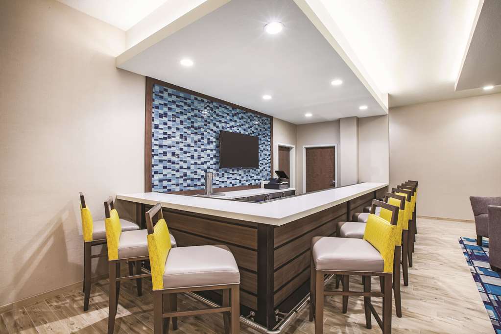La Quinta Inn & Suites by Wyndham Wichita Northeast - photo 25