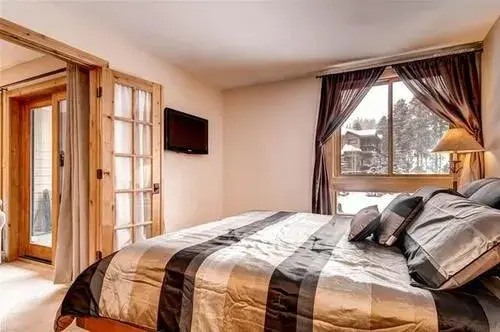 Ski Hill by Pinnacle Lodging - carbon neutral hotel in Breckenridge