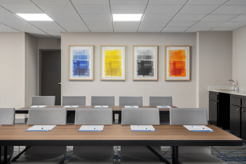 Holiday Inn Express Hotel & Suites Bentonville by IHG - photo 47