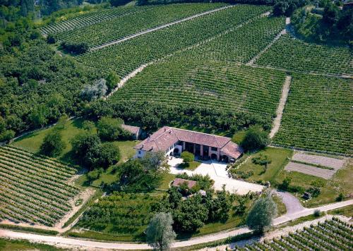 La Giribaldina Winery & Farmhouse — 4-Star Luxury Hotel in Calamandrana, Italy