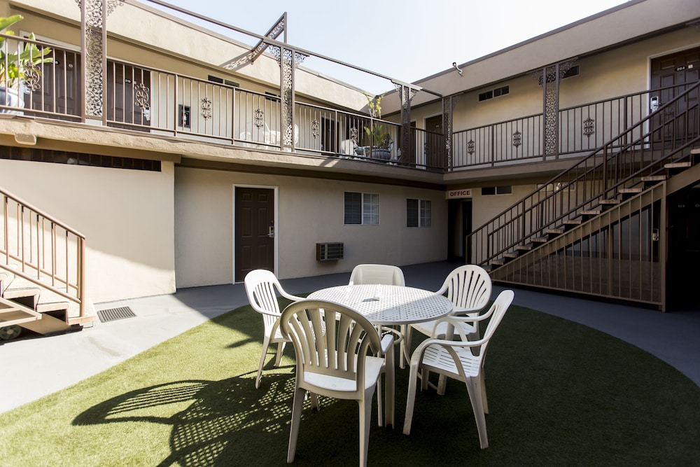 Beverly Inn - photo 38