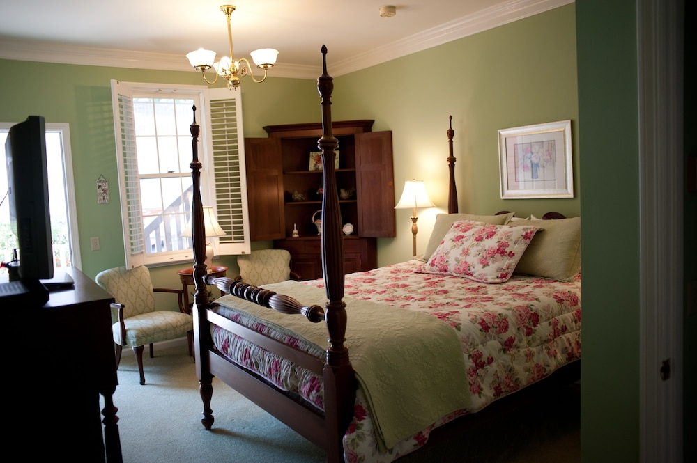 The Green Tree Inn - photo 6
