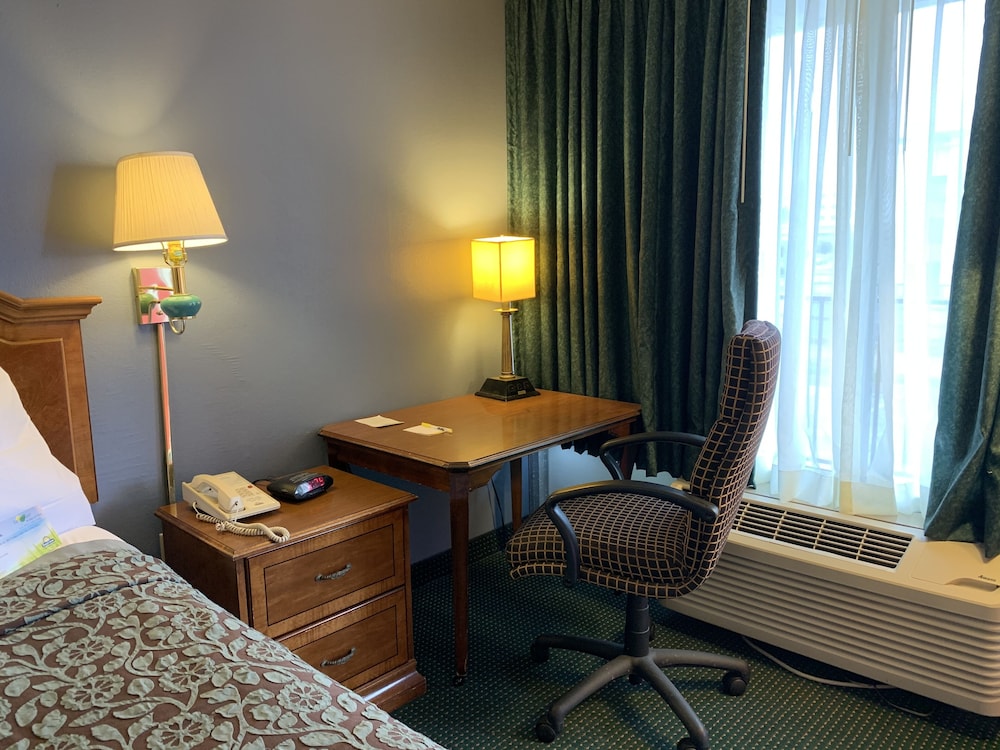 Days Inn by Wyndham Jonesboro AR - photo 35
