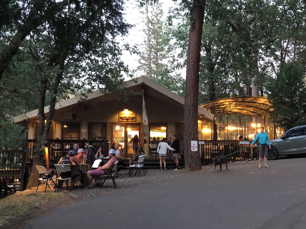 Yosemite Bug Rustic Mountain Resort - photo 105