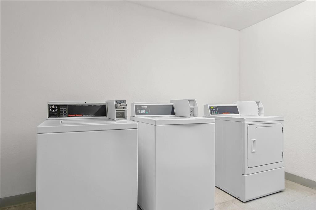 Travelodge Suites by Wyndham MacClenny - photo 35