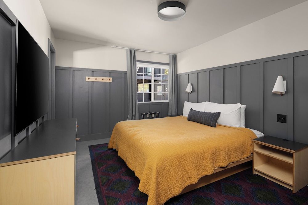 The Coachman Hotel - photo 41