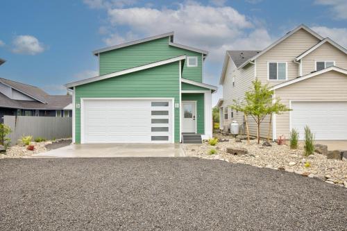 Tide and Seek Oyhut Bay Seaside Resort in Ocean Shores, United States