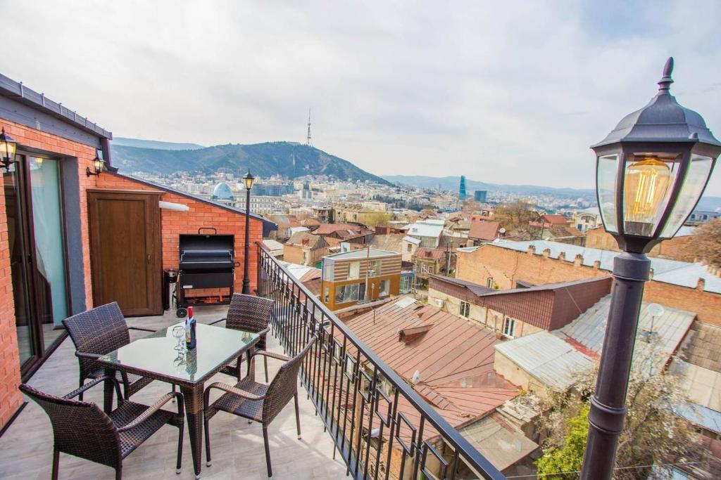 2BR Apt w terrace & stunning views