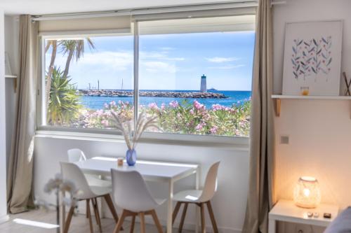 Beau 2p Bord de Mer Marina Baie Des Anges in Villeneuve-Loubet, France