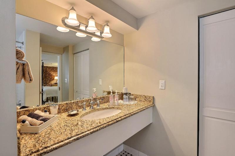 The Presidents Quarters Inn - photo 110