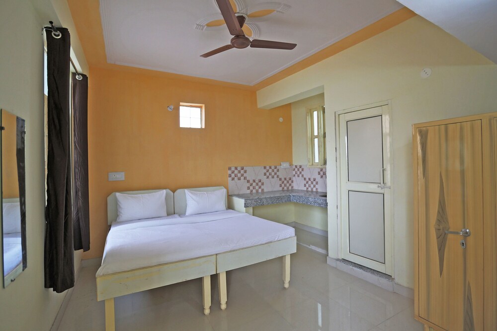 SPOT ON 48911 Sukhrali Residency