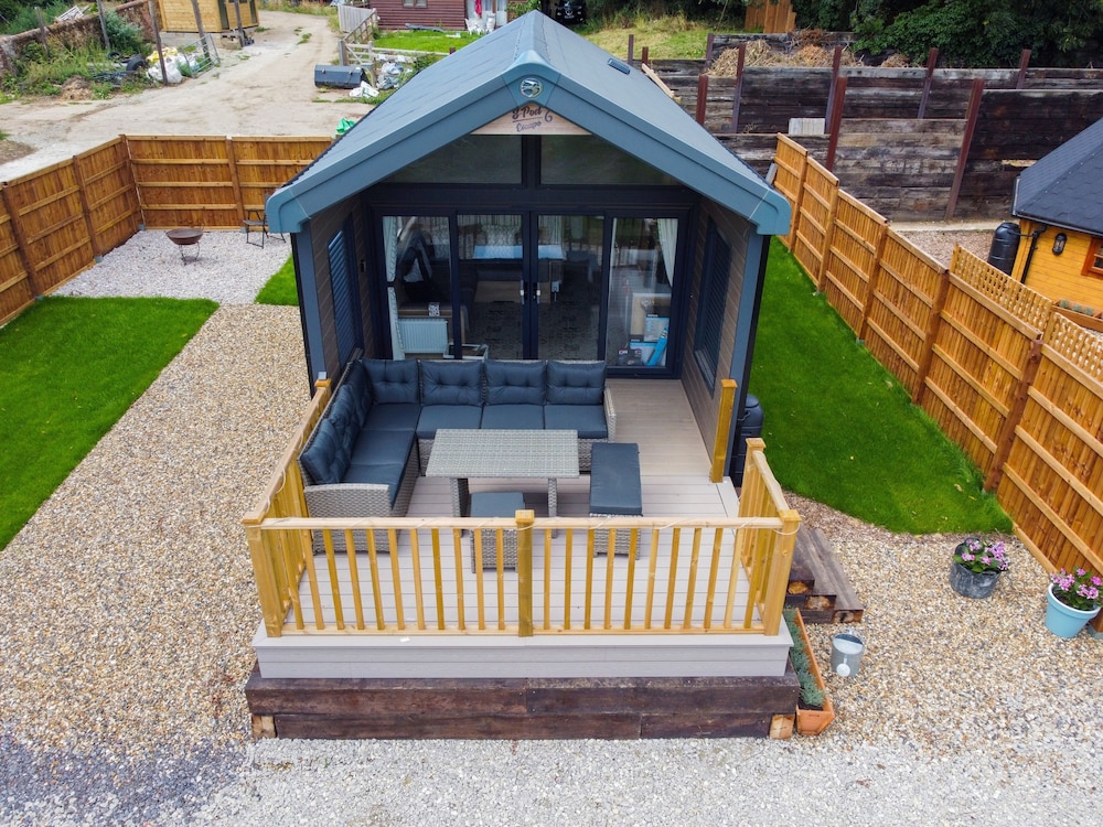 Woods Meadow Glamping — West Malling — photo 2