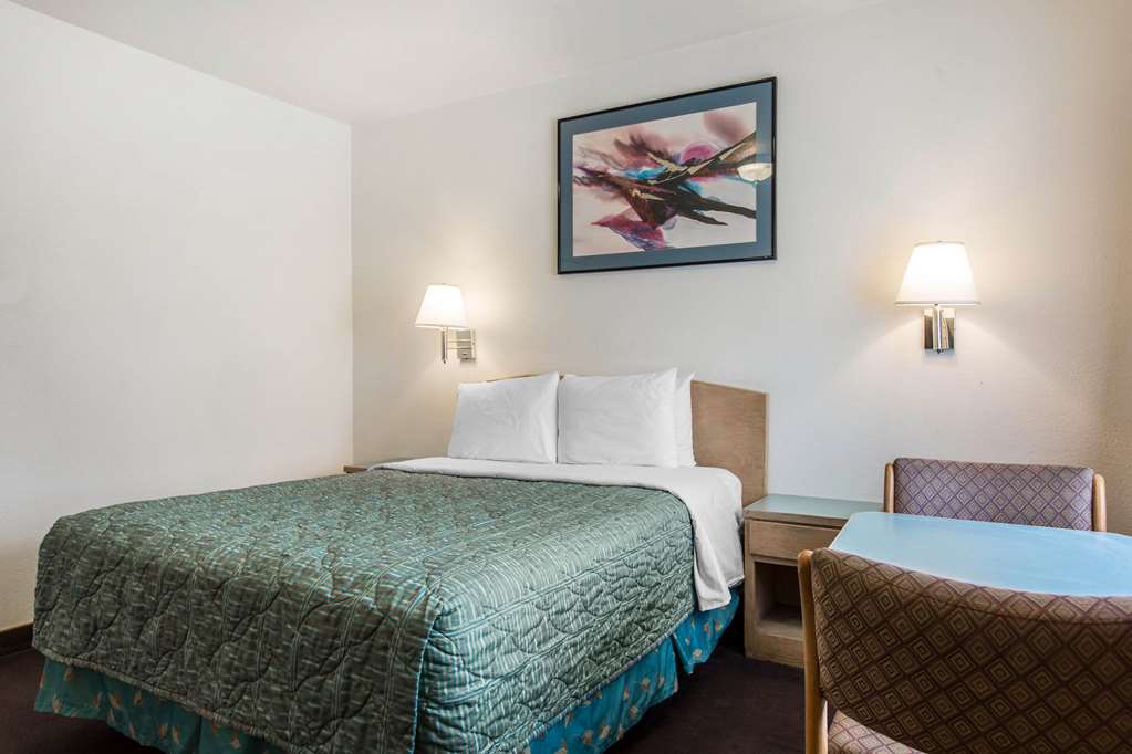 Rodeway Inn Beaumont 1 10 - photo 16