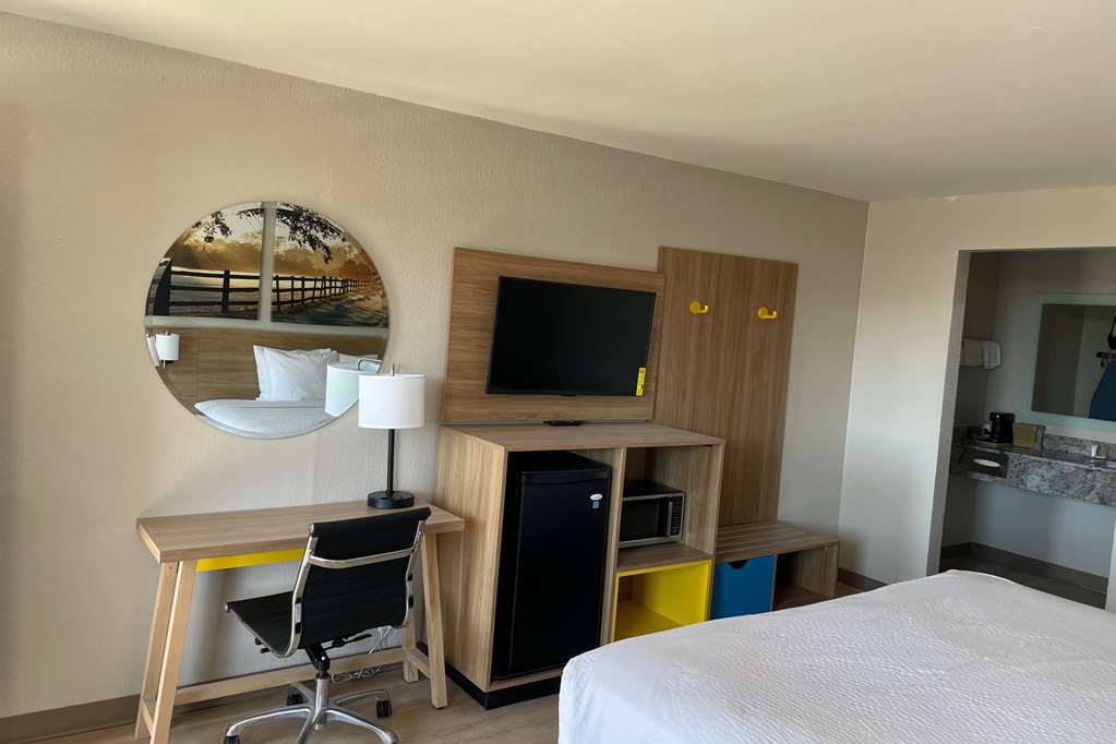 Days Inn by Wyndham Montgomery I 85 - photo 8