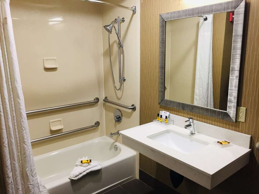 Best Western Plus Portland Airport Hotel & Suites - photo 24