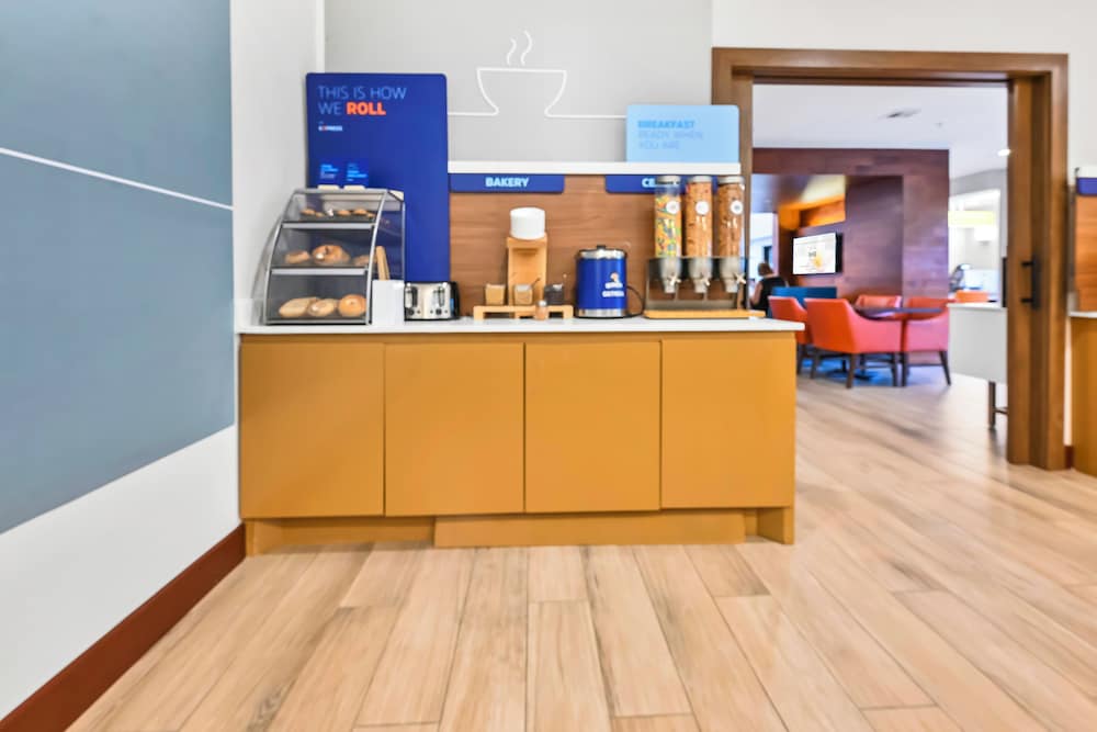 Holiday Inn Express Palestine by IHG - photo 50
