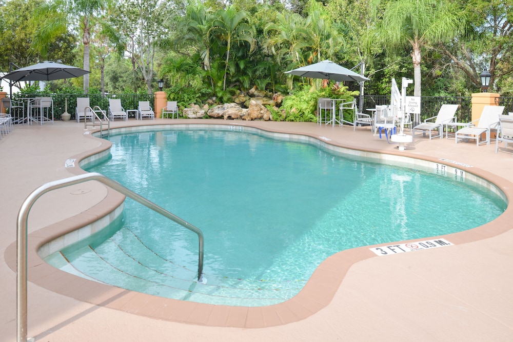 Holiday Inn Express & Suites Naples North Bonita Springs by IHG - photo 27