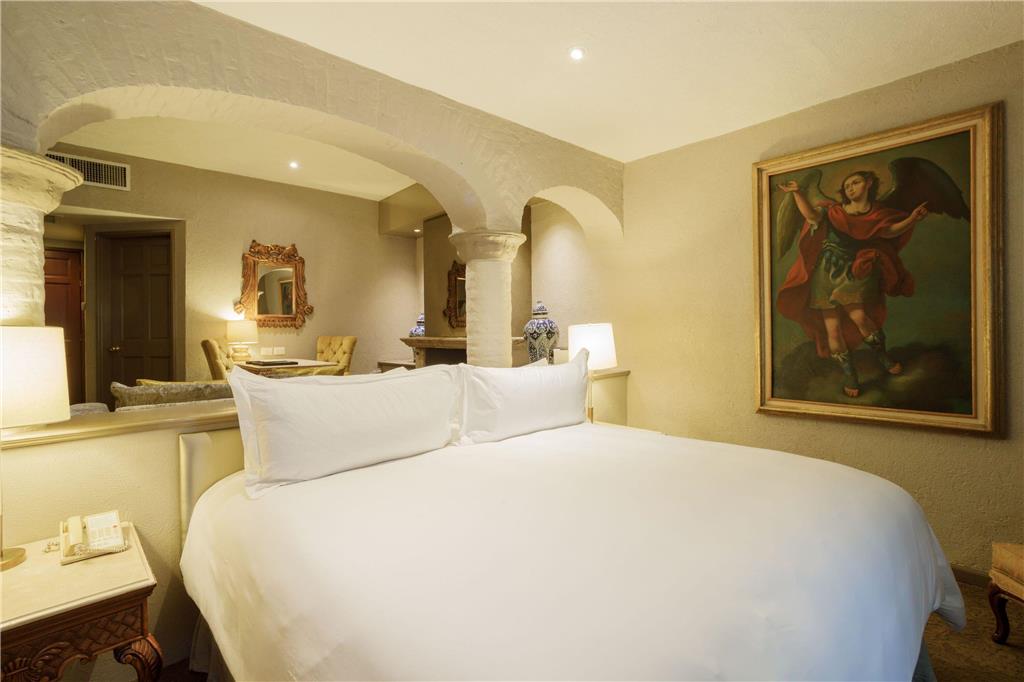 Governor Suite king