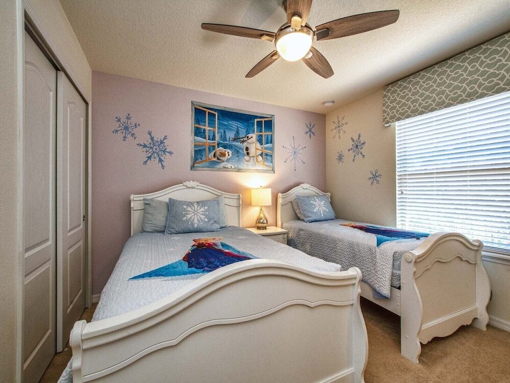 Spacious 8BR Villa w Pool & Resort Amenities - photo 15