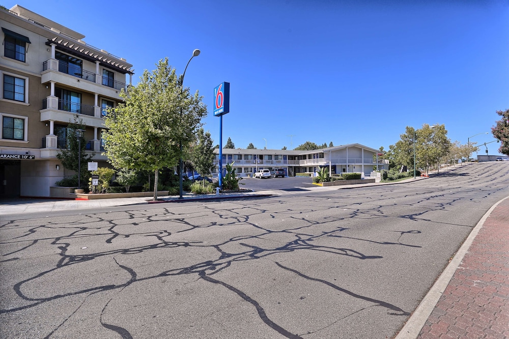 Super 8 by Wyndham Walnut Creek - photo 16
