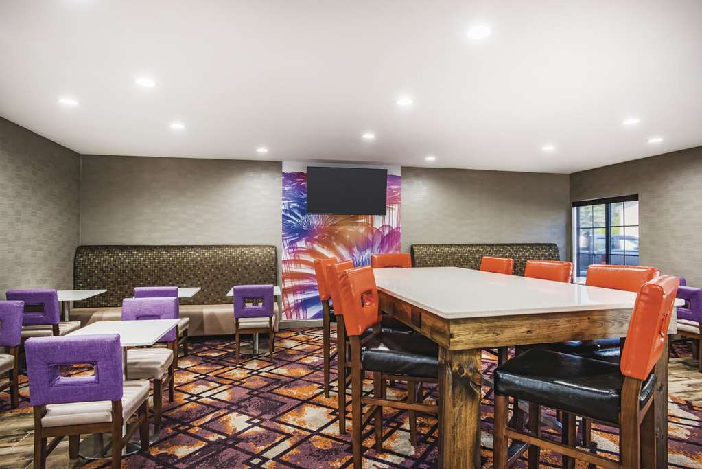La Quinta Inn & Suites by Wyndham Chambersburg - photo 22