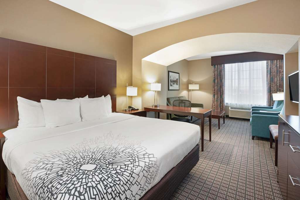La Quinta Inn & Suites by Wyndham Bellingham - photo 47