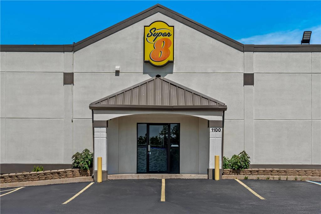 Super 8 by Wyndham Brownsburg - photo 7