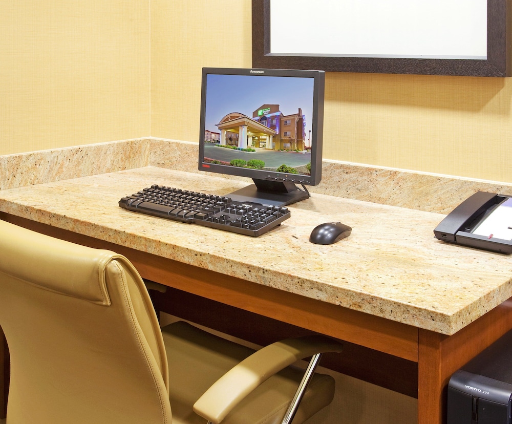 Holiday Inn Express & Suites Salinas by IHG - photo 20