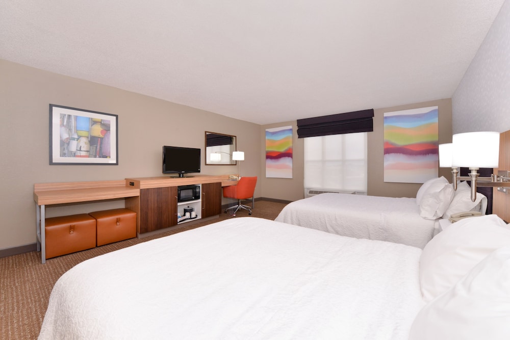 Hampton Inn & Suites Plymouth - photo 13