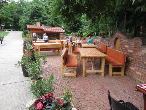 Bartal Rodinné Vinárstvo — hotel in Samorin