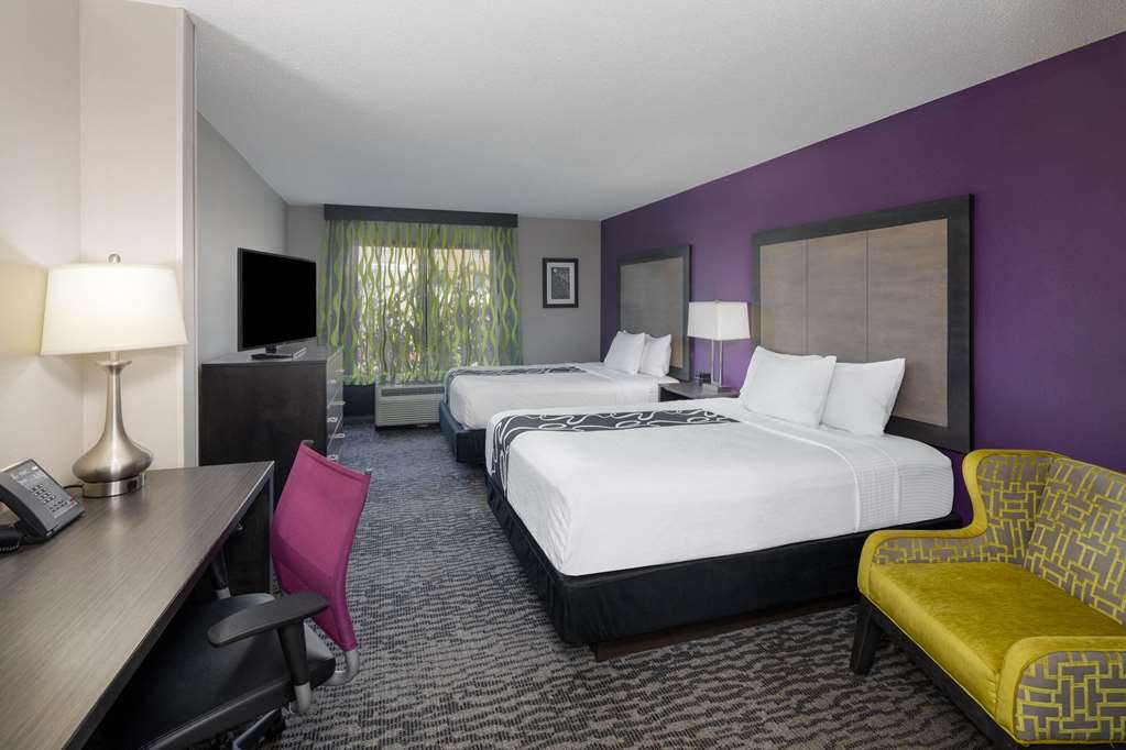 La Quinta Inn & Suites by Wyndham Kennesaw - photo 8