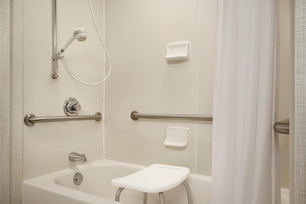 Hampton Inn & Suites Newport Middletown - photo 40