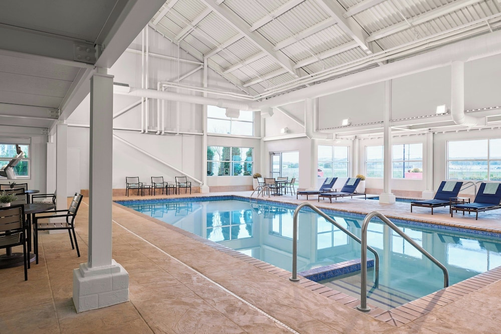 Delta Hotels by Marriott Milwaukee Northwest - photo 11