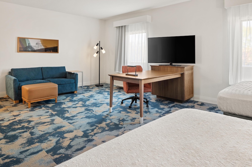 Hampton Inn Minneapolis Roseville - photo 12