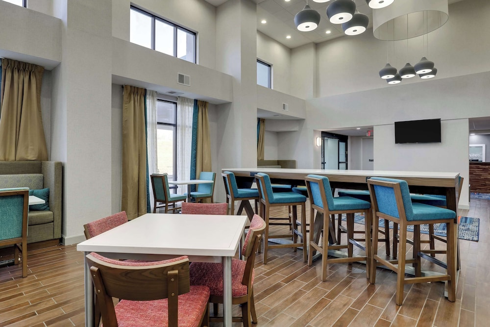 Hampton Inn & Suites St. Louis Edwardsville - photo 54